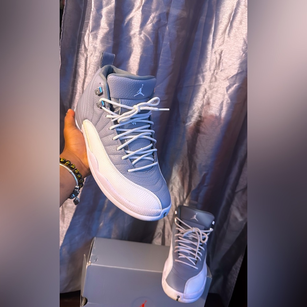 Unisex Grey white Jordan 12 only worn 2 times size 10 100% authentic